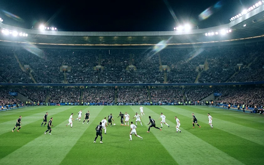 马赛主场逆转巴黎圣日耳曼欧冠欧战资格争夺进入混战